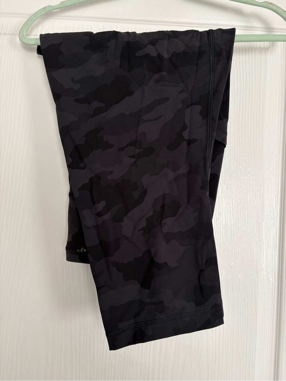 Lululemon capri camo leggings